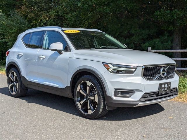 2022 Volvo XC40 Momentum