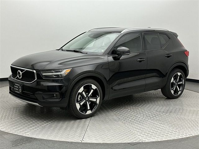 2022 Volvo XC40 Momentum