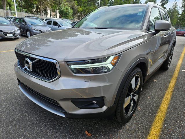 2022 Volvo XC40 Momentum