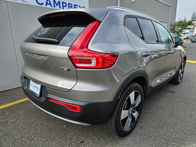 2022 Volvo XC40 Momentum