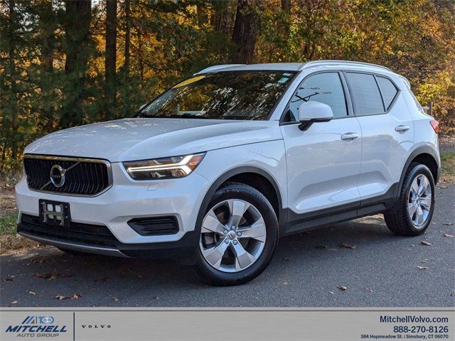 2022 Volvo XC40 Momentum