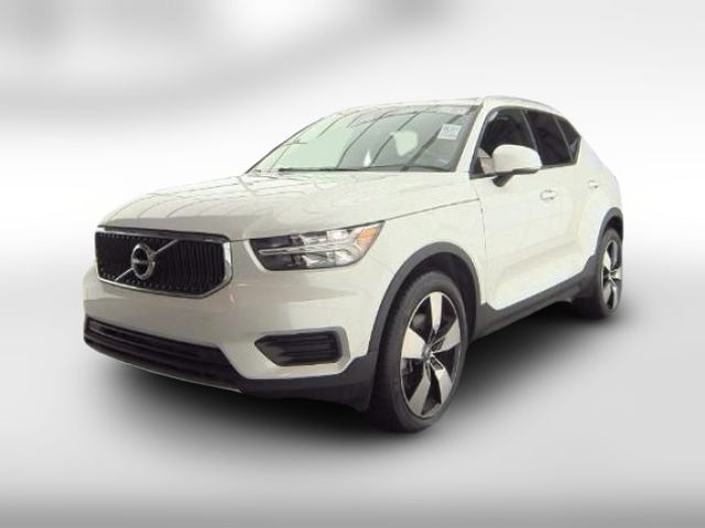 2022 Volvo XC40 Momentum