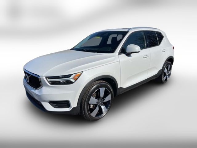 2022 Volvo XC40 Momentum