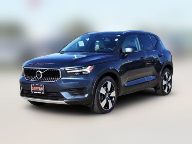 2022 Volvo XC40 Momentum