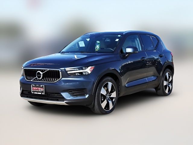 2022 Volvo XC40 Momentum