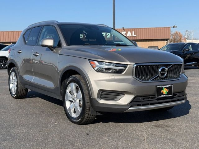 2022 Volvo XC40 Momentum