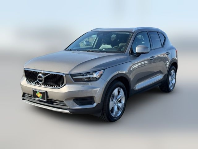2022 Volvo XC40 Momentum