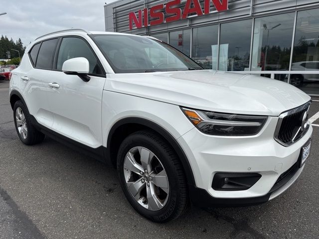 2022 Volvo XC40 Momentum