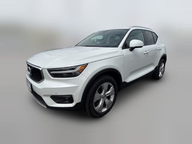 2022 Volvo XC40 Momentum