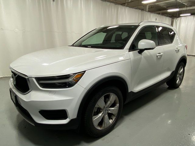 2022 Volvo XC40 Momentum