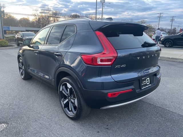 2022 Volvo XC40 Momentum