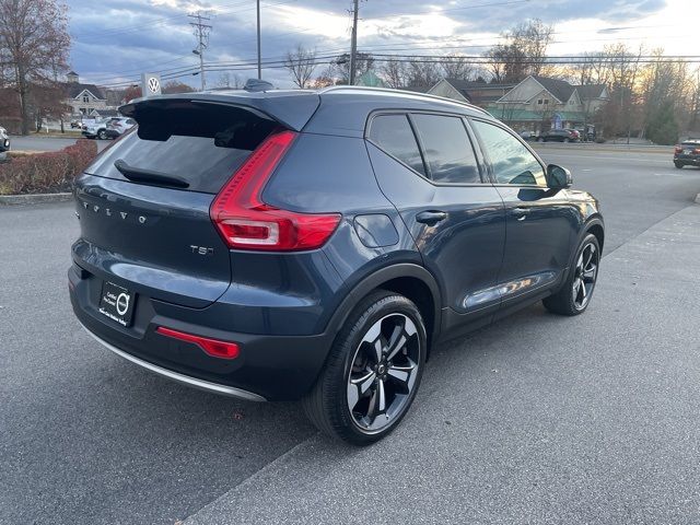 2022 Volvo XC40 Momentum