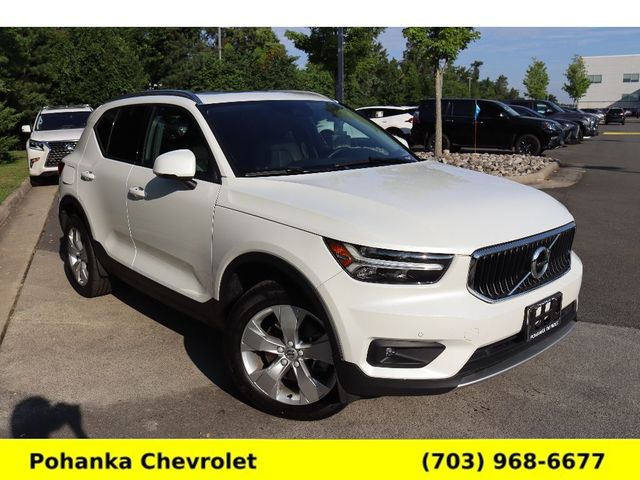 2022 Volvo XC40 Momentum