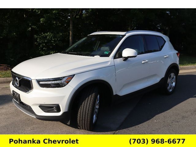 2022 Volvo XC40 Momentum