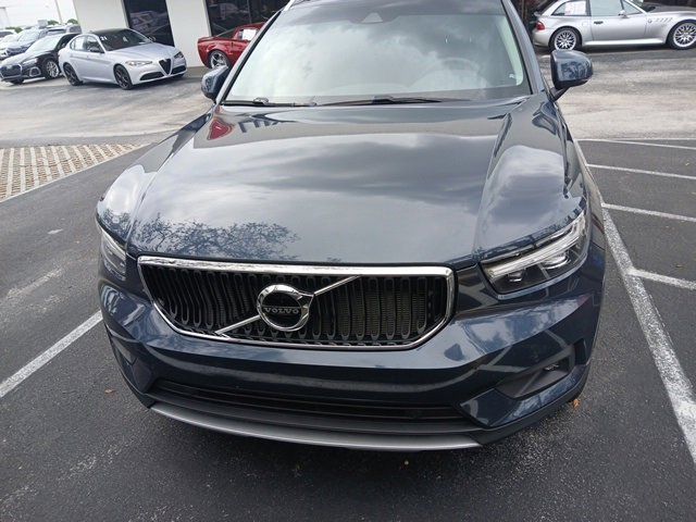 2022 Volvo XC40 Momentum