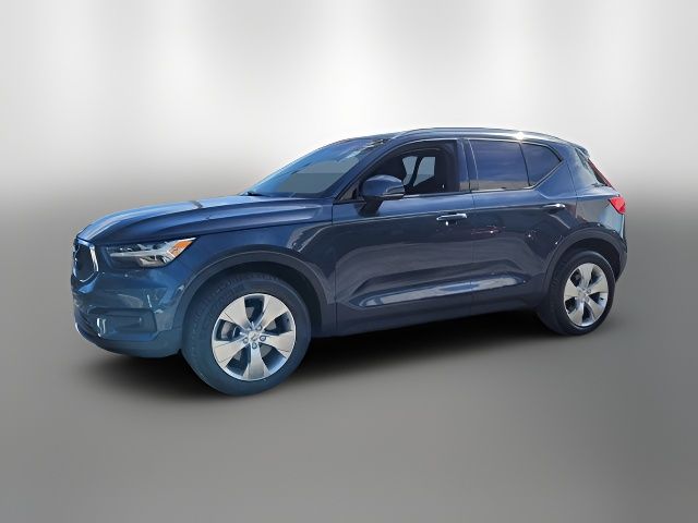 2022 Volvo XC40 Momentum