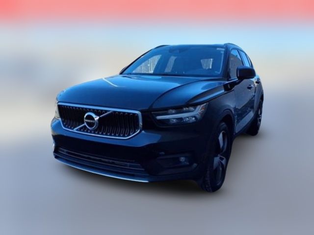 2022 Volvo XC40 Momentum