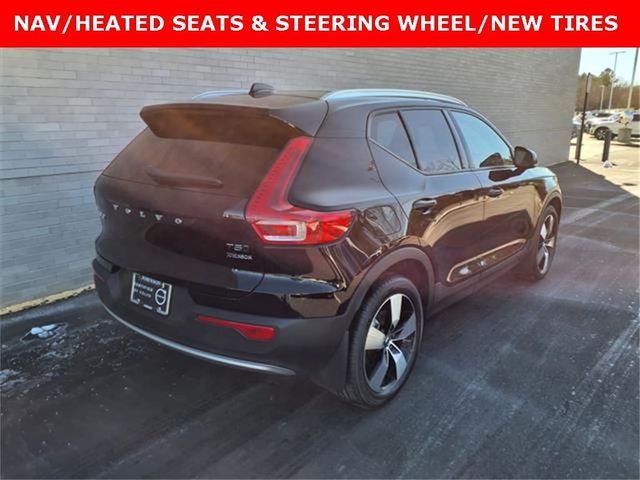 2022 Volvo XC40 Momentum