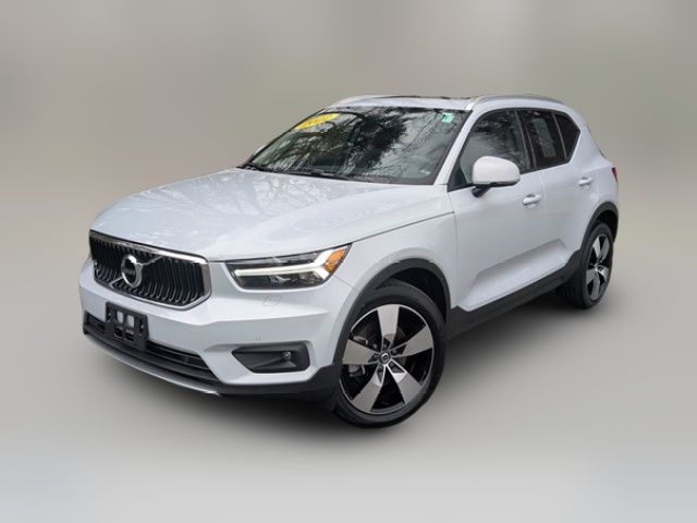 2022 Volvo XC40 Momentum