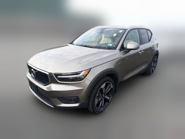 2022 Volvo XC40 Momentum