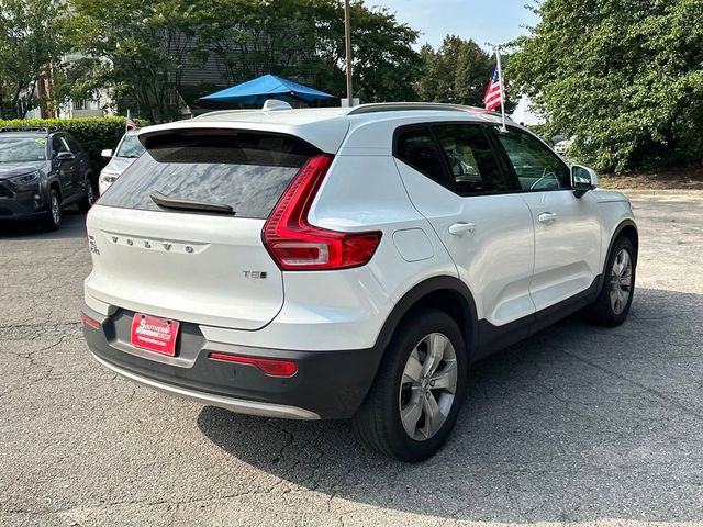 2022 Volvo XC40 Momentum