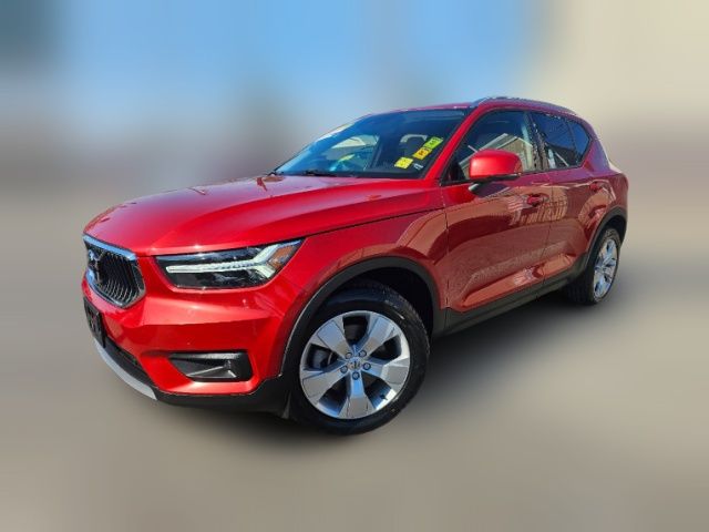 2022 Volvo XC40 Momentum