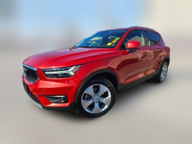 2022 Volvo XC40 Momentum