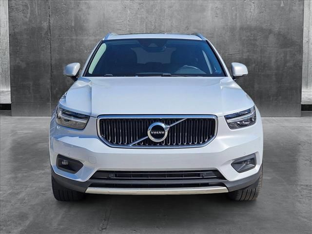 2022 Volvo XC40 Momentum