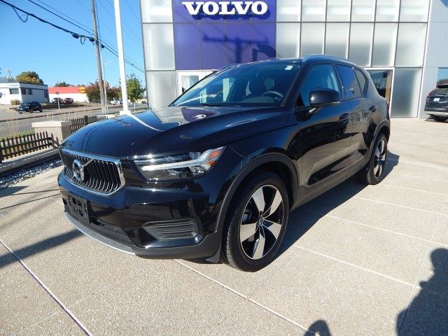 2022 Volvo XC40 Momentum