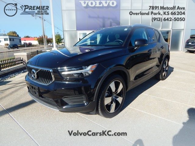 2022 Volvo XC40 Momentum