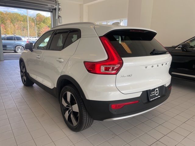 2022 Volvo XC40 Momentum