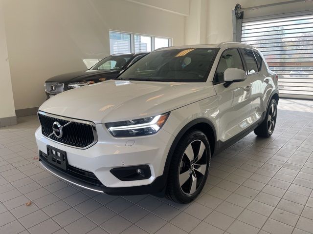 2022 Volvo XC40 Momentum