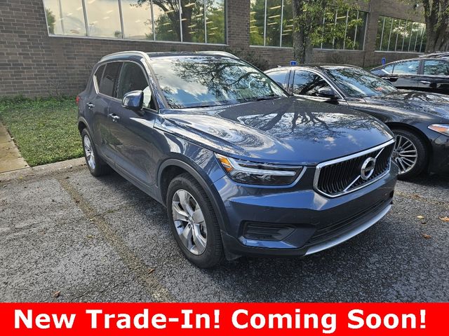 2022 Volvo XC40 Momentum