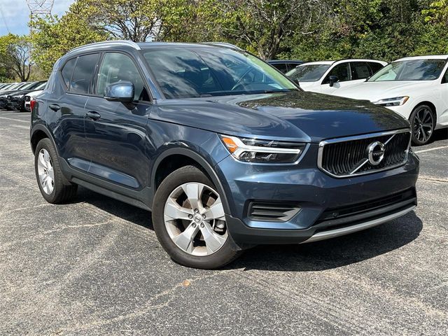 2022 Volvo XC40 Momentum