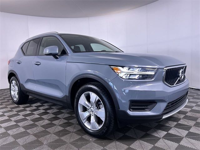 2022 Volvo XC40 Momentum