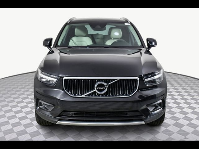 2022 Volvo XC40 Momentum