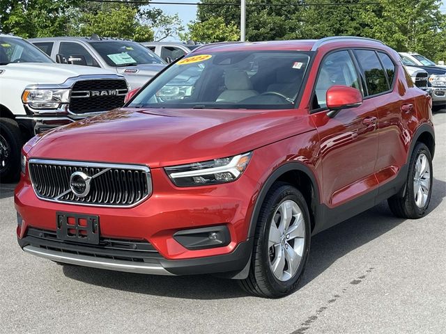 2022 Volvo XC40 Momentum