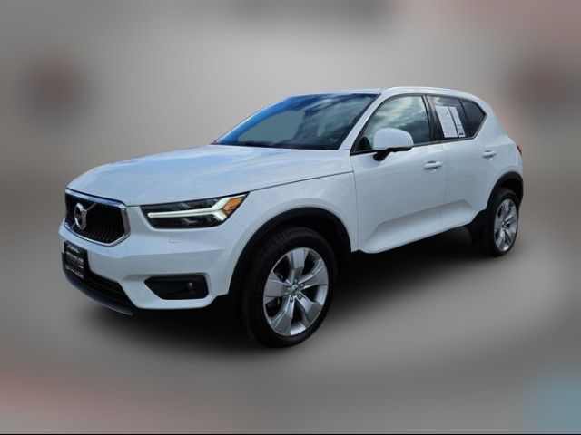 2022 Volvo XC40 Momentum