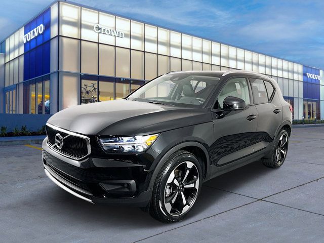 2022 Volvo XC40 Momentum