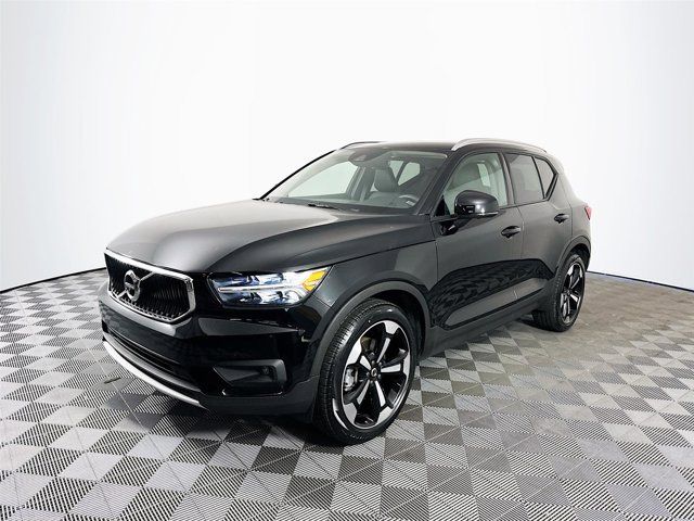 2022 Volvo XC40 Momentum