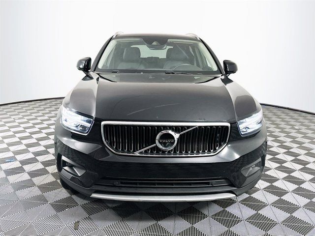 2022 Volvo XC40 Momentum