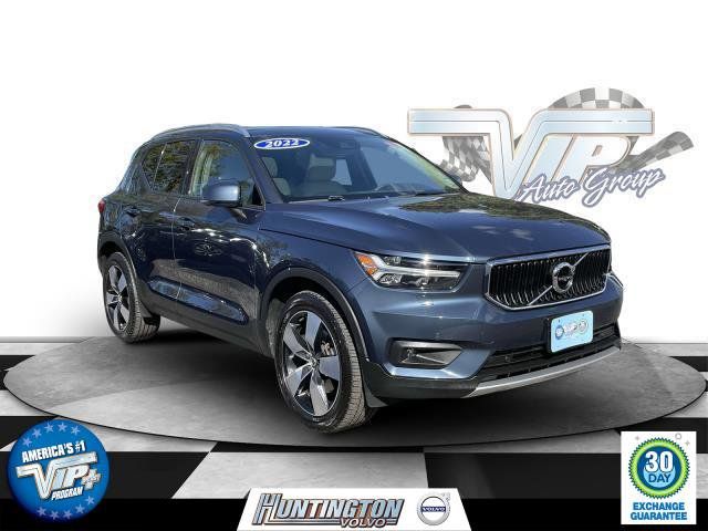 2022 Volvo XC40 Momentum