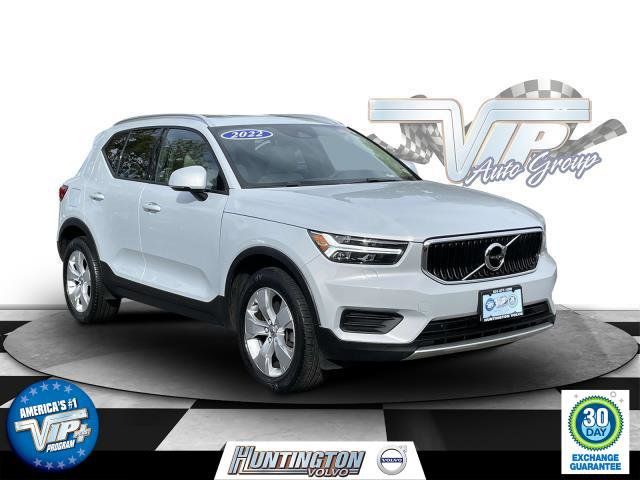 2022 Volvo XC40 Momentum