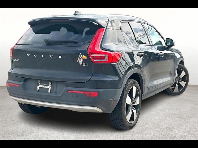 2022 Volvo XC40 Momentum