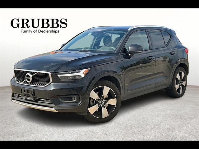 2022 Volvo XC40 Momentum