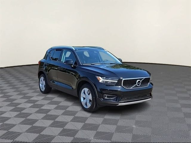 2022 Volvo XC40 Momentum