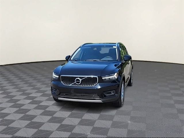 2022 Volvo XC40 Momentum