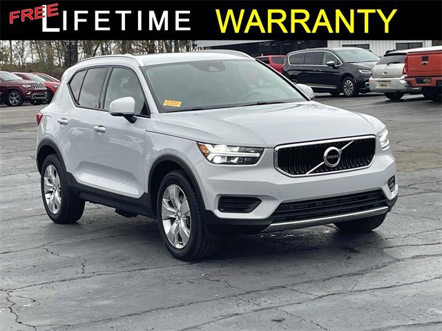 2022 Volvo XC40 Momentum