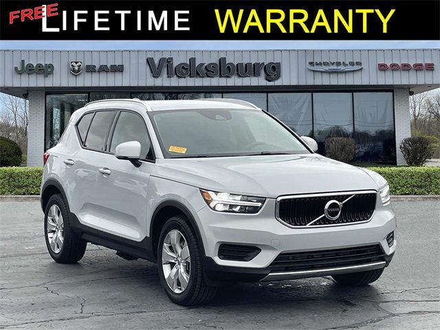 2022 Volvo XC40 Momentum