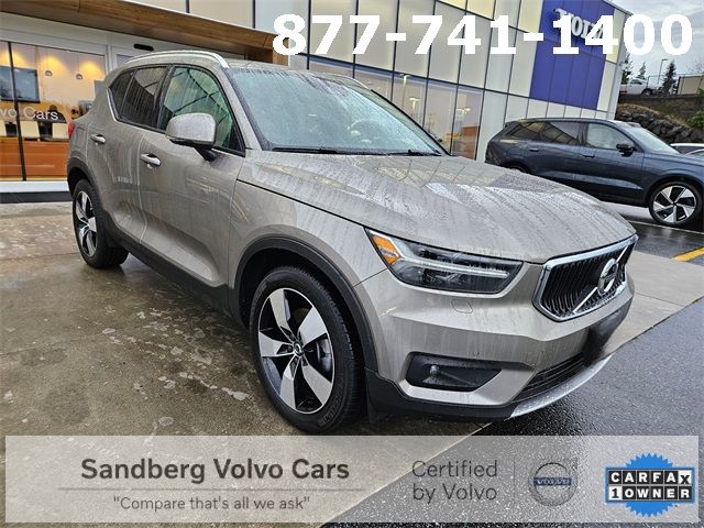 2022 Volvo XC40 Momentum